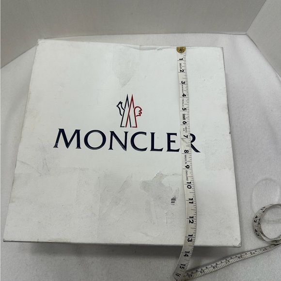 Moncler Authentic Paper Gift Storage Box 13.5 in x 13.5 in (Flawed See Photos) - Picture 10 of 10
